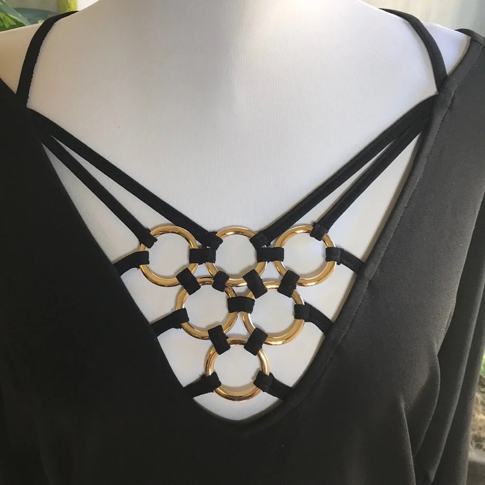 Marciano top with gorgeous neckline detailing - Picture 2 of 7